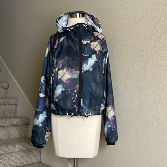 RVCA Sz S VA Sports Ripstop Cropped Windbreaker Jacket - Picture 3 of 12